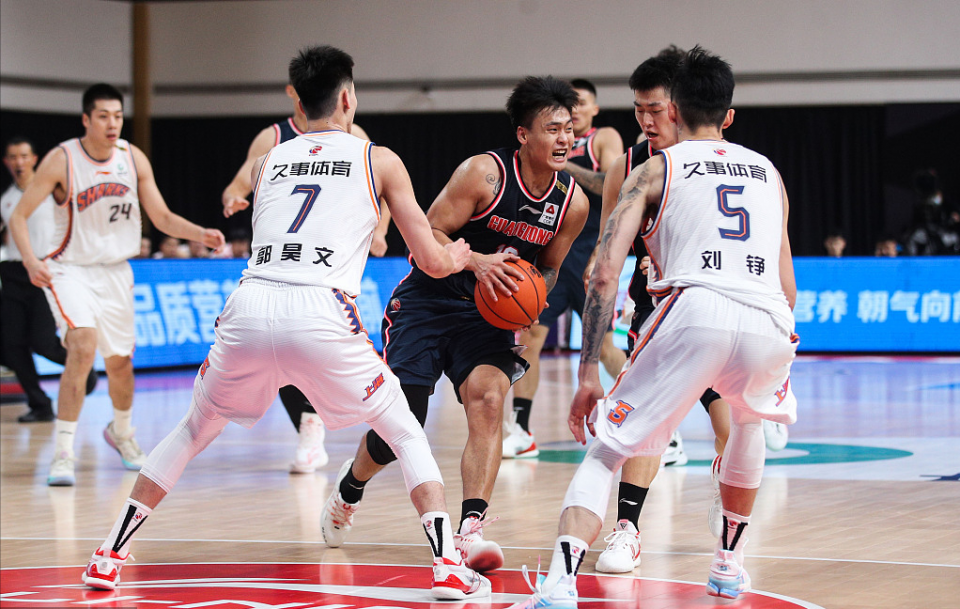 kaiyun-风云突变！塞维利亚今夜单刀错失；CBA常规赛版图或变；震撼外界；临场指挥获称赞